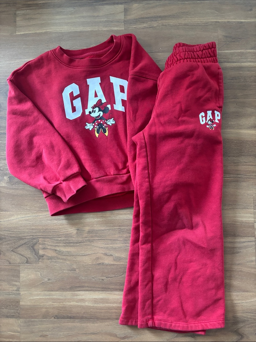 GAP Disney Minnie Mouse Sweatshirt and Sweatpants Red Set in Size Small 6-7 Girl